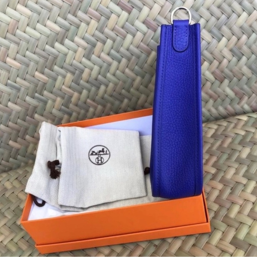 *SOLD* Blue Hermes TPM Evelyne Handbag - Picture 3 of 8